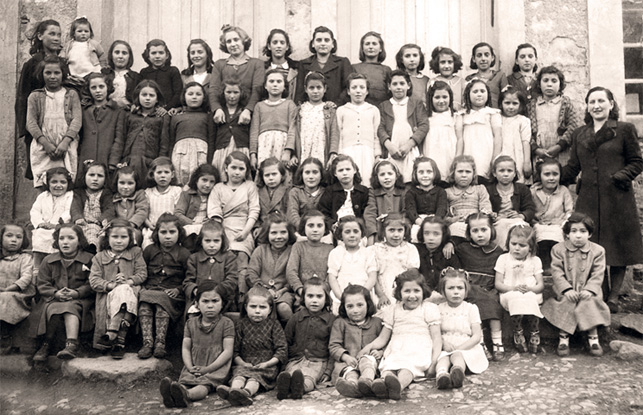 Fotografía antigua escolar de Herminia